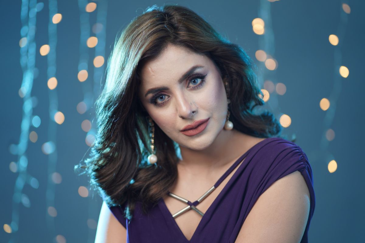 makijaż do fioletowej sukienki