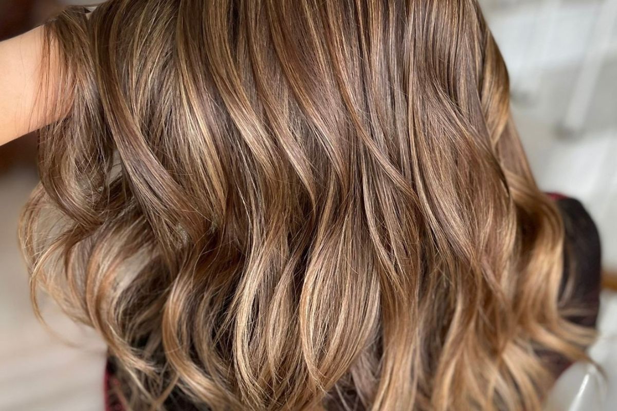 komu pasuje ciemny blond