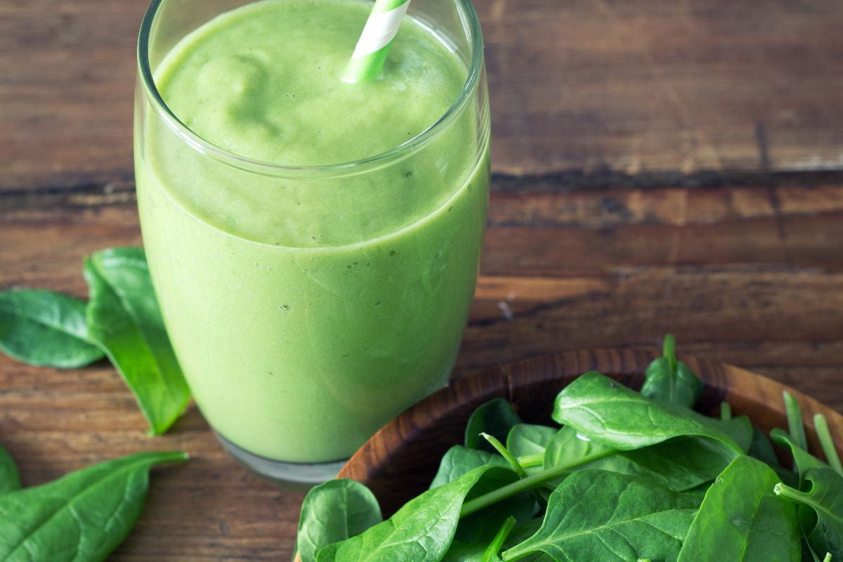 zdrowy koktajl ze szpinakiem